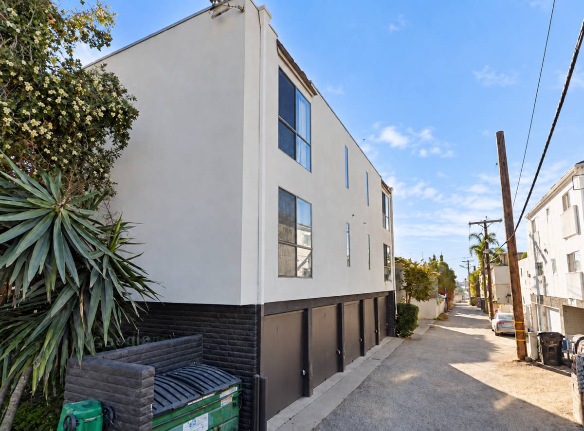 1925 Pacific Beach Dr, San Diego, CA 92109 - Apartment for Rent - Image 3