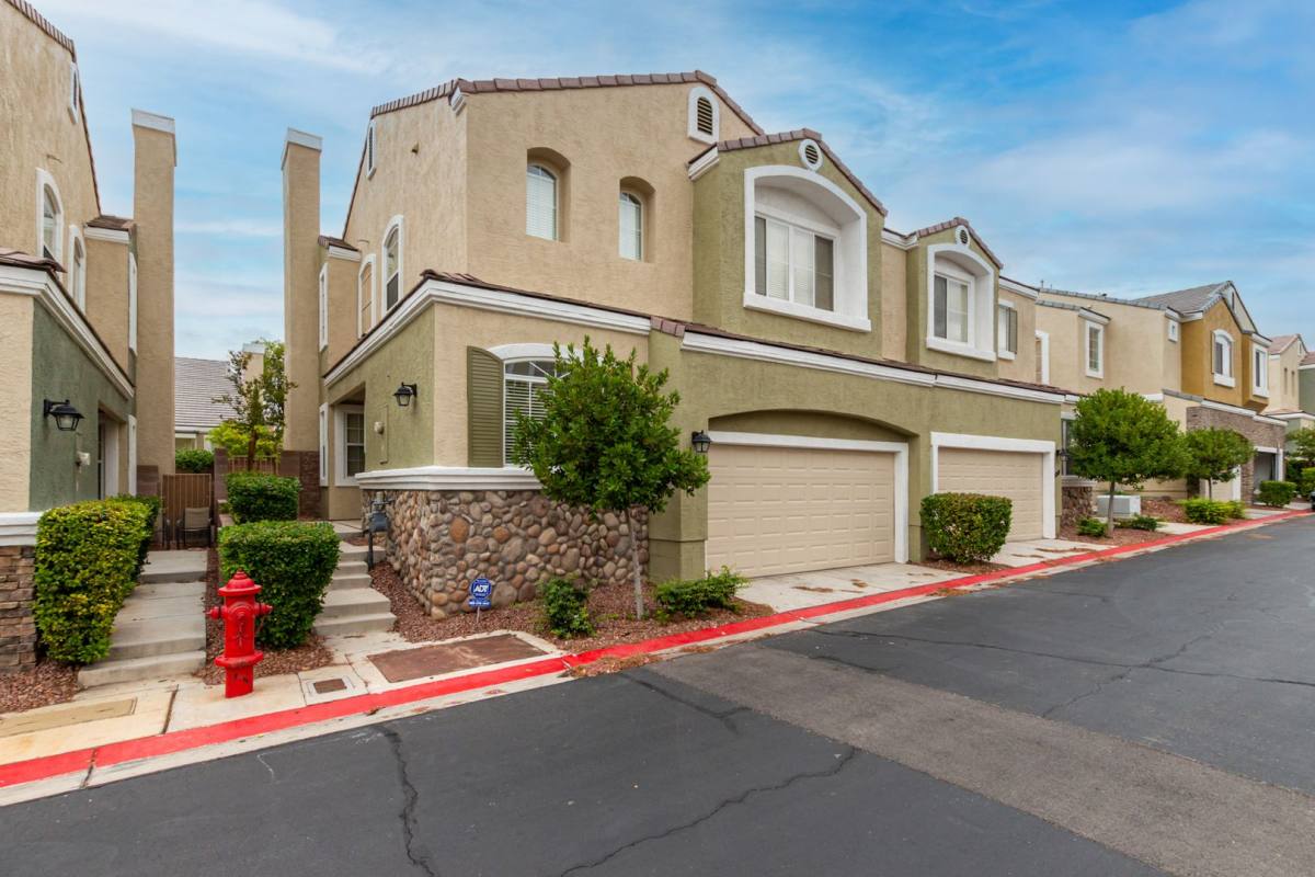 9109 Kinross Ave, Las Vegas, NV 89145 - Townhouse for Rent - Image 3