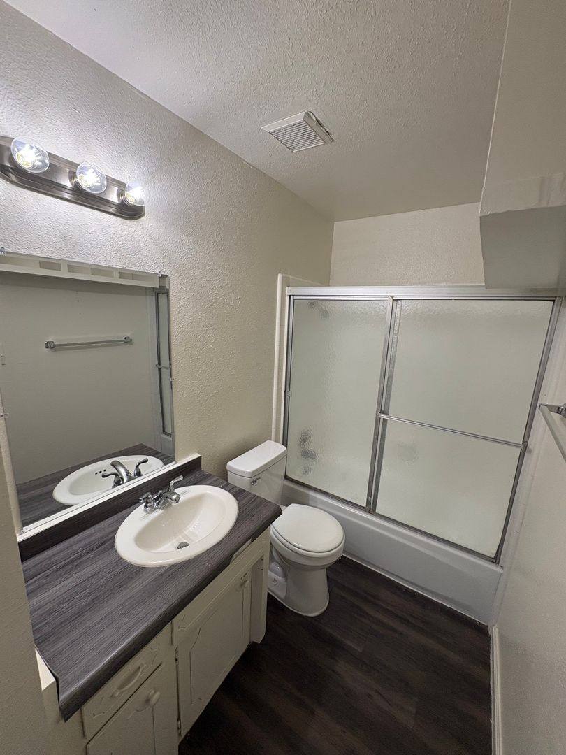 1017 W Goshen Ave, Visalia, CA 93291 - Apartment for Rent - Image 10