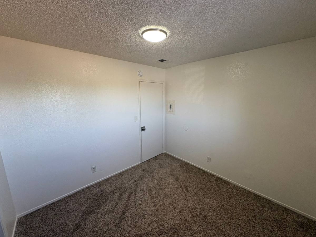 1017 W Goshen Ave, Visalia, CA 93291 - Apartment for Rent - Image 9