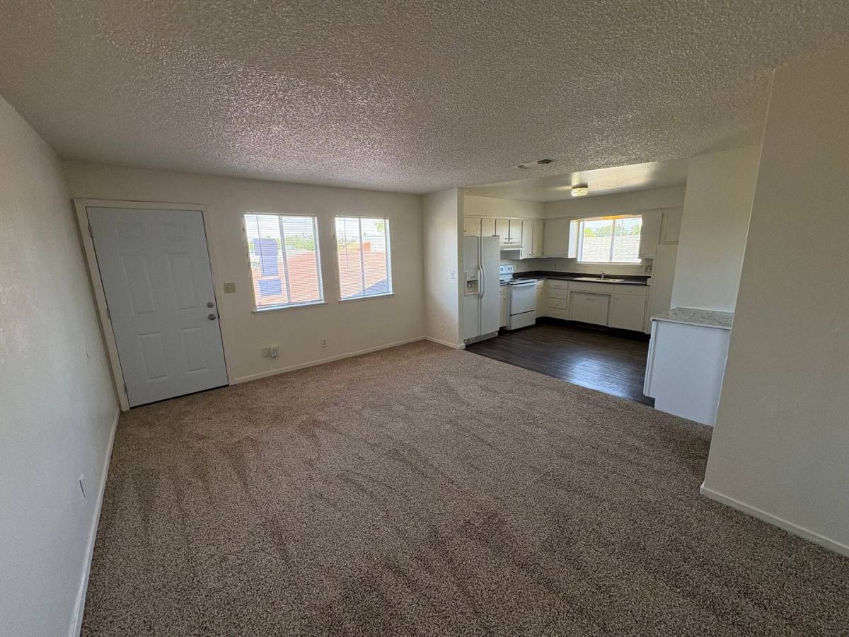 1017 W Goshen Ave, Visalia, CA 93291 - Apartment for Rent - Image 5