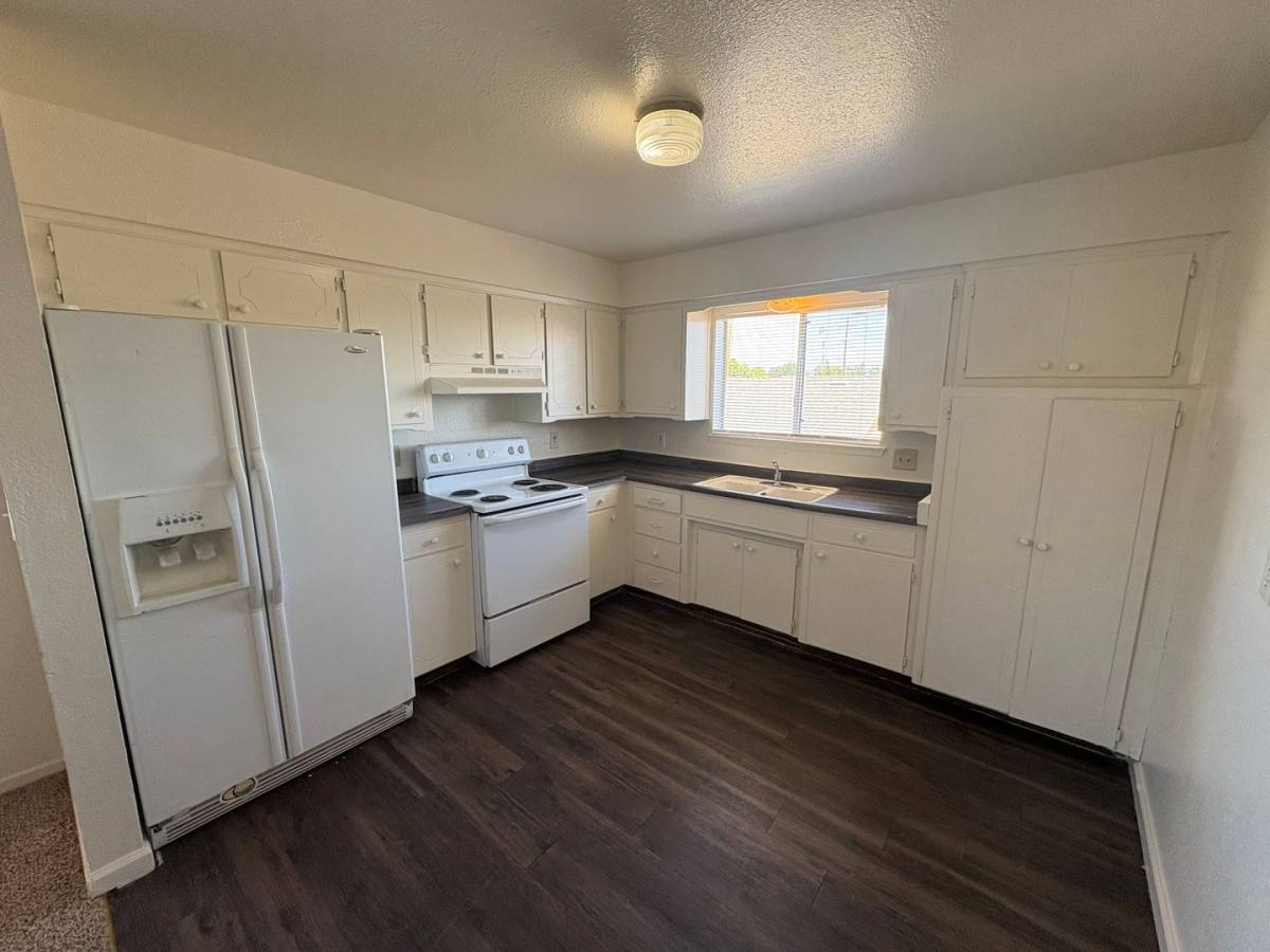 1017 W Goshen Ave, Visalia, CA 93291 - Apartment for Rent - Image 6