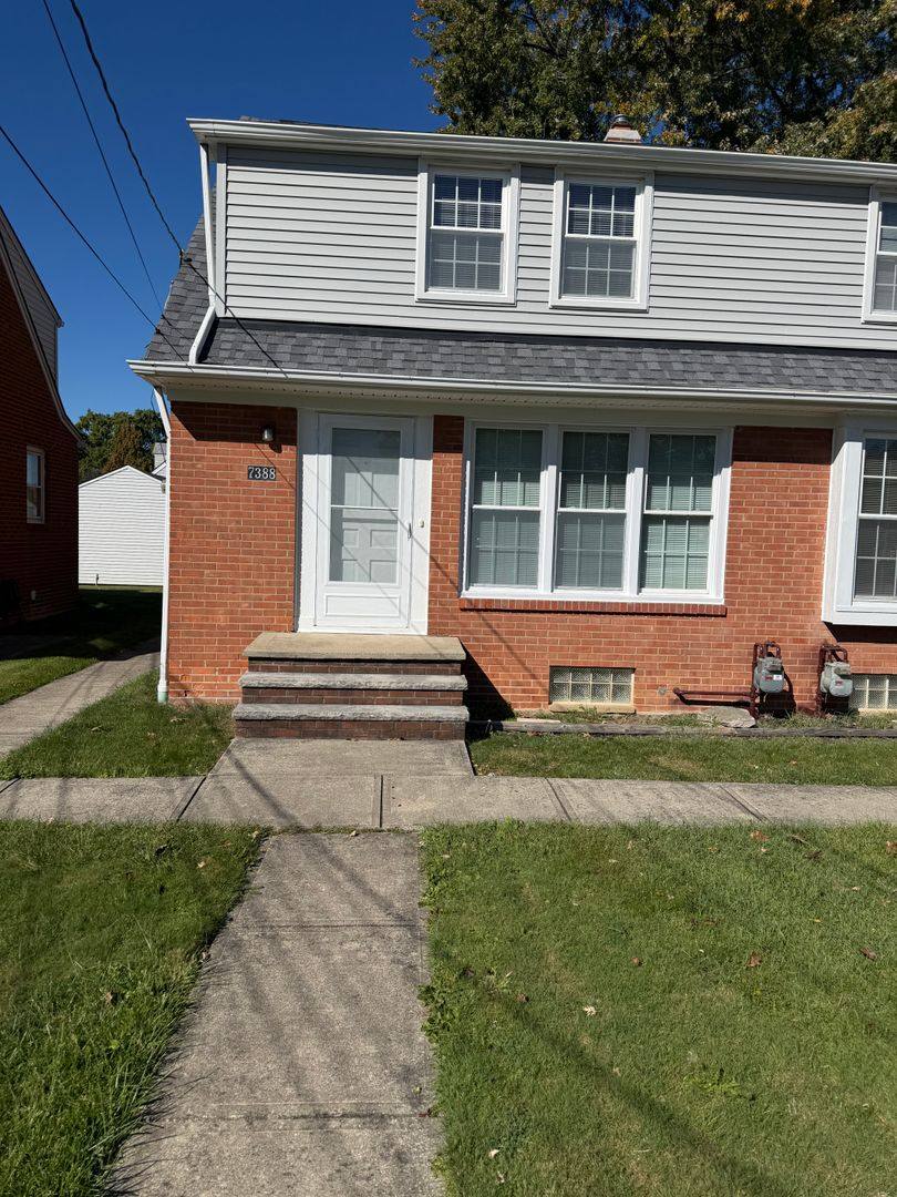 7388 Pearl Rd, Cleveland, OH 44130 - Townhouse for Rent - Image 1