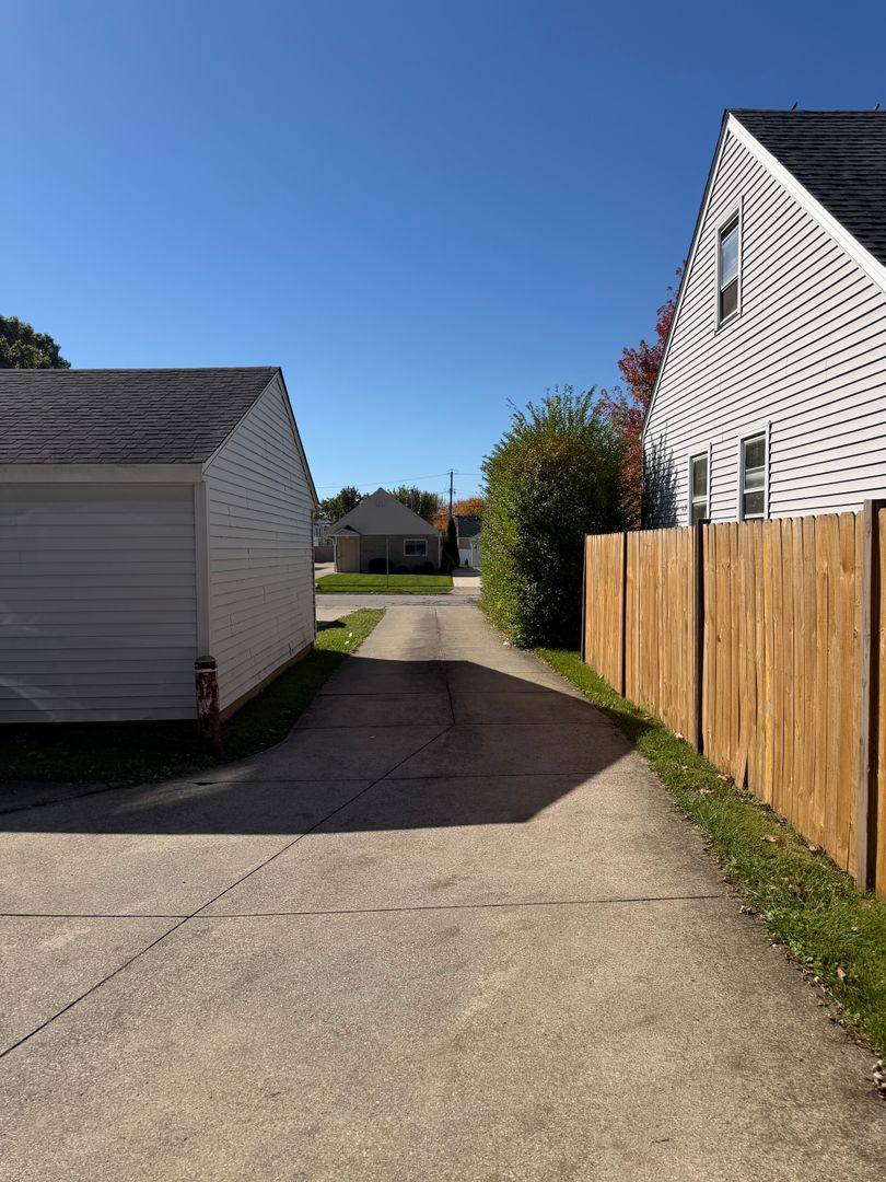 7388 Pearl Rd, Cleveland, OH 44130 - Townhouse for Rent - Image 7