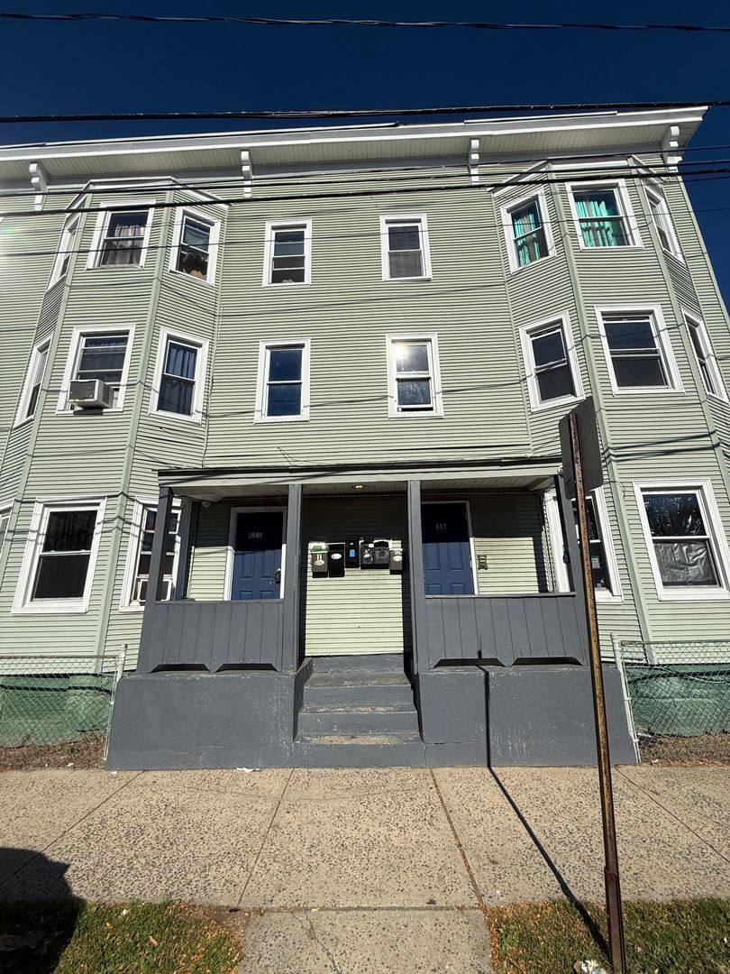 651-657 Maple St, Bridgeport, CT 06608 - Apartment for Rent