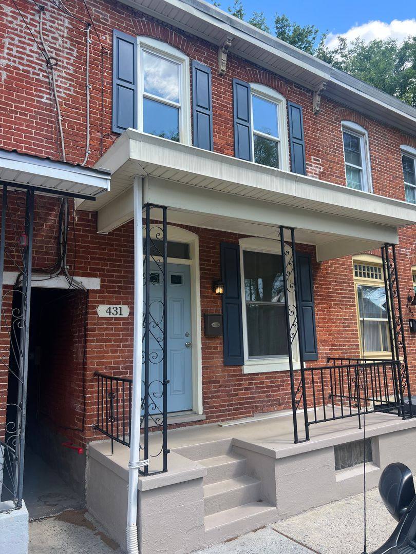 431 Arch St, Carlisle, PA 17013 - Townhouse for Rent - Image 1