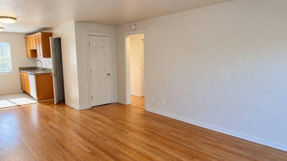 Heather Court, 114 - 132 12th Ave E, Seattle, WA 98102 - Apartment for Rent - Image 4