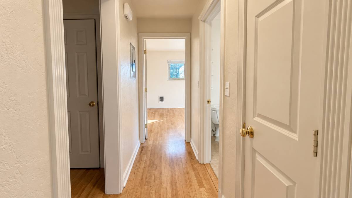 Heather Court, 114 - 132 12th Ave E, Seattle, WA 98102 - Apartment for Rent - Image 9