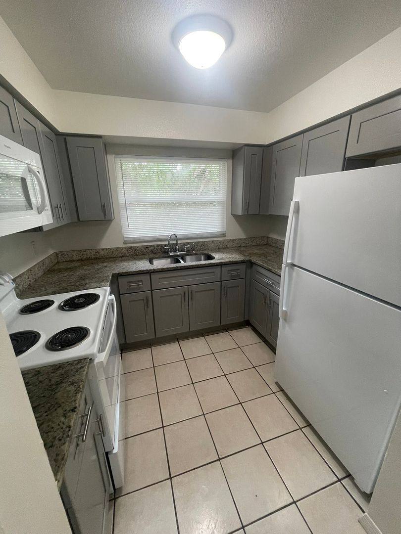 1003 Maple Ave, Sanford, FL 32771 - House for Rent - Image 5