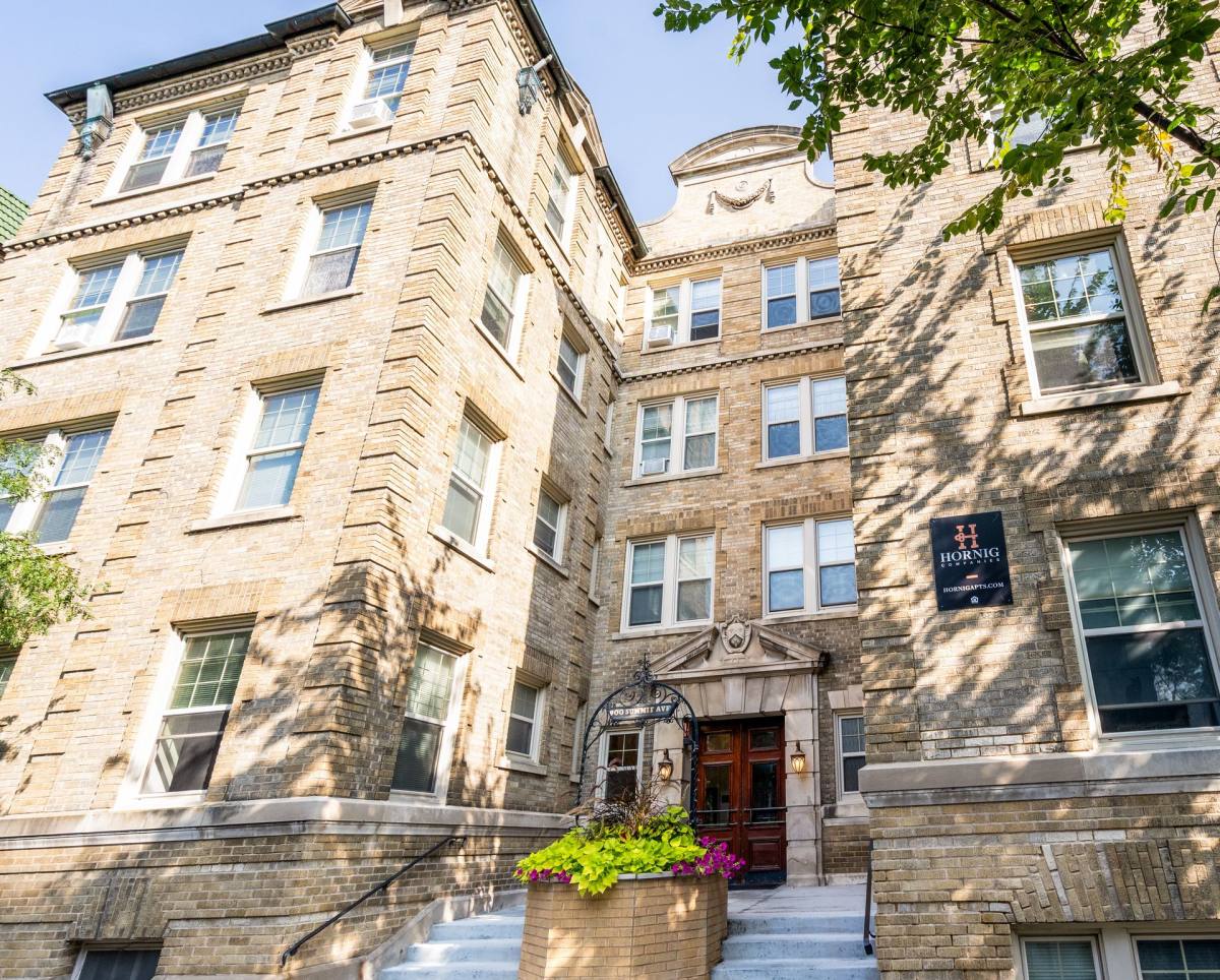 Apartment for rent at 900 Summit Ave S, Minneapolis, MN 55403