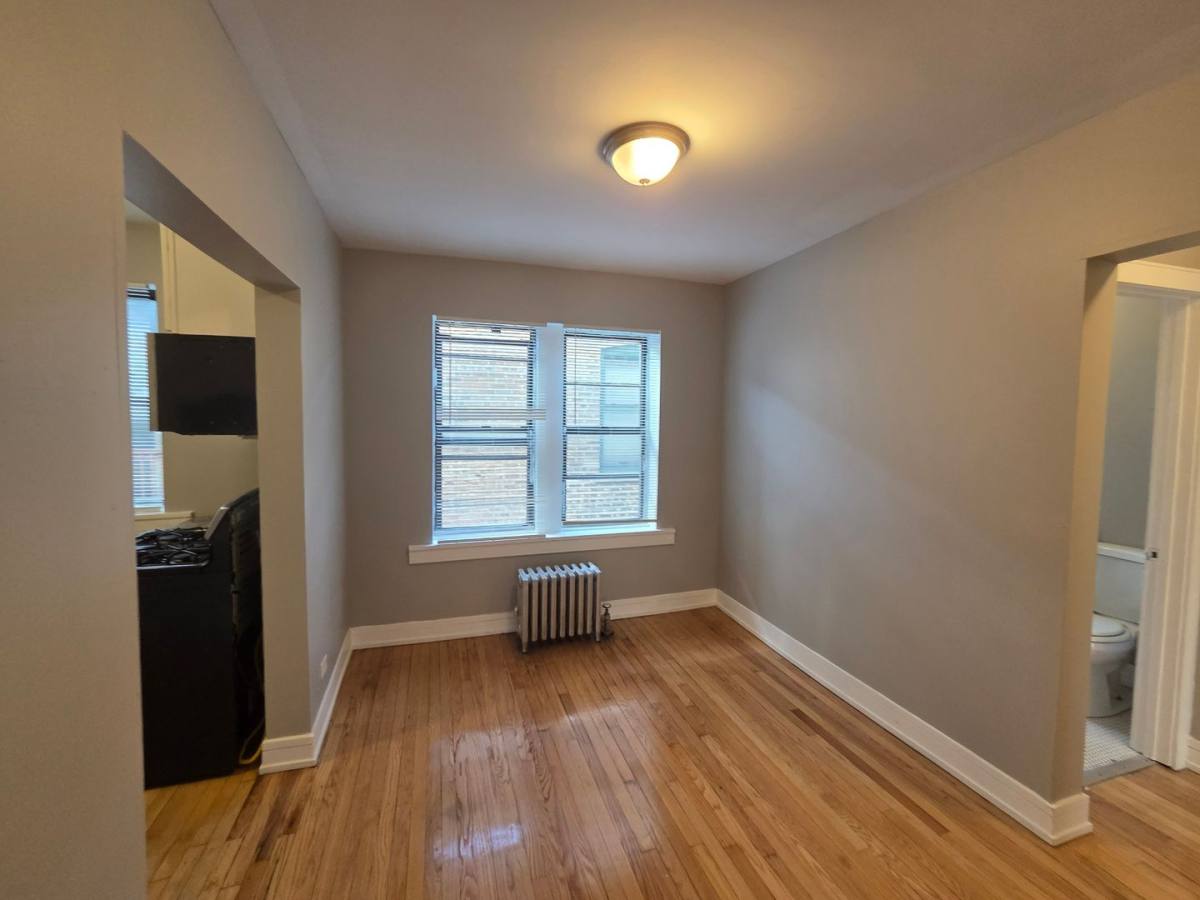 Apartment for rent at 7317 S E End Ave, Chicago, IL 60649