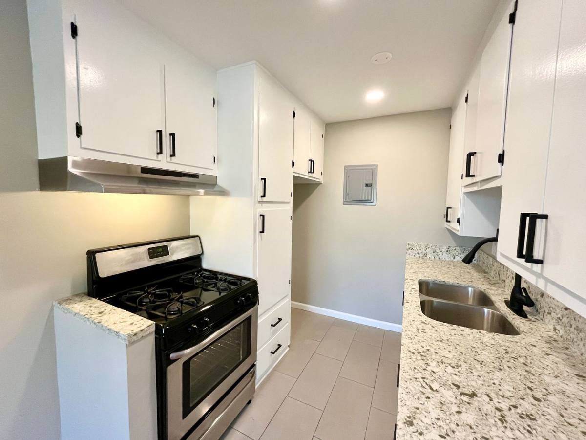 Dryden Square Apts, 455 W Dryden St, Glendale, CA 91202 - Apartment for Rent - Image 4