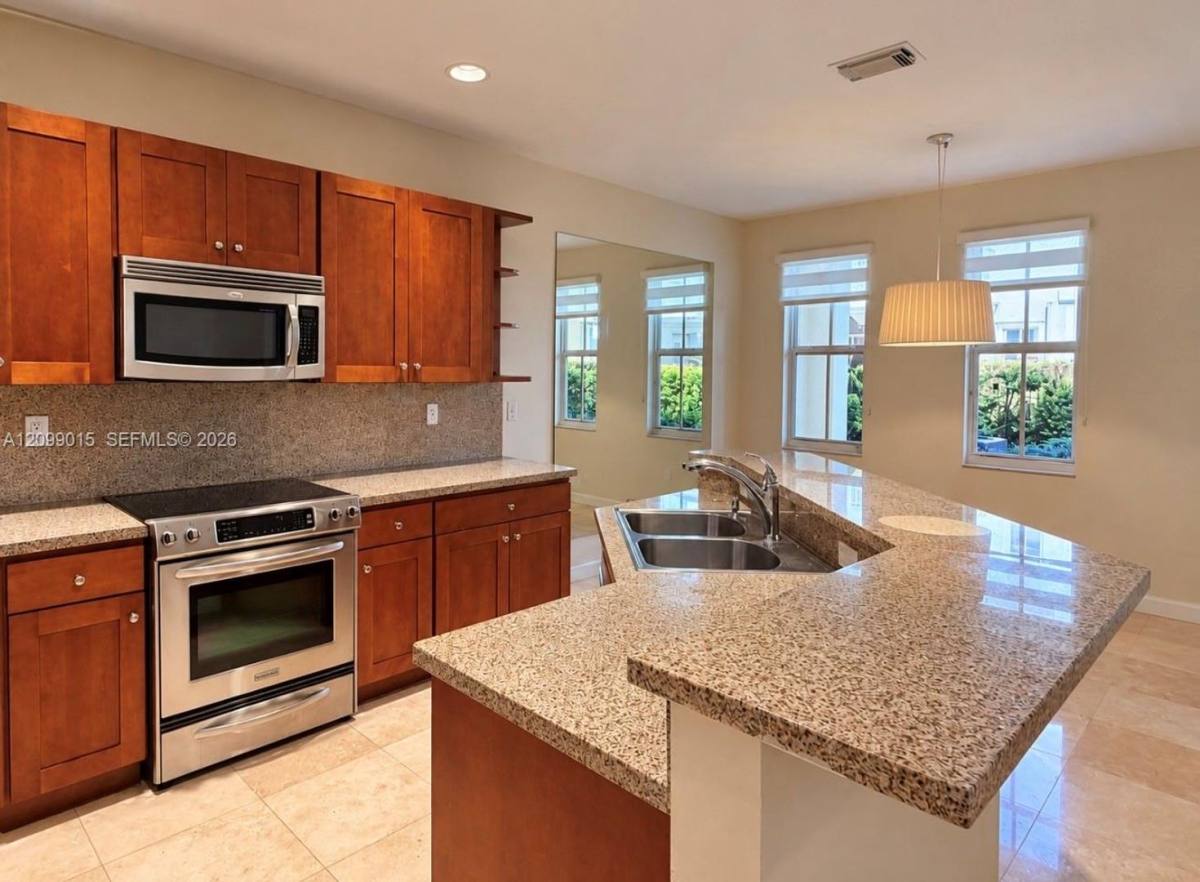House for rent at 10711 NW 75th Lane, Doral, FL 33178