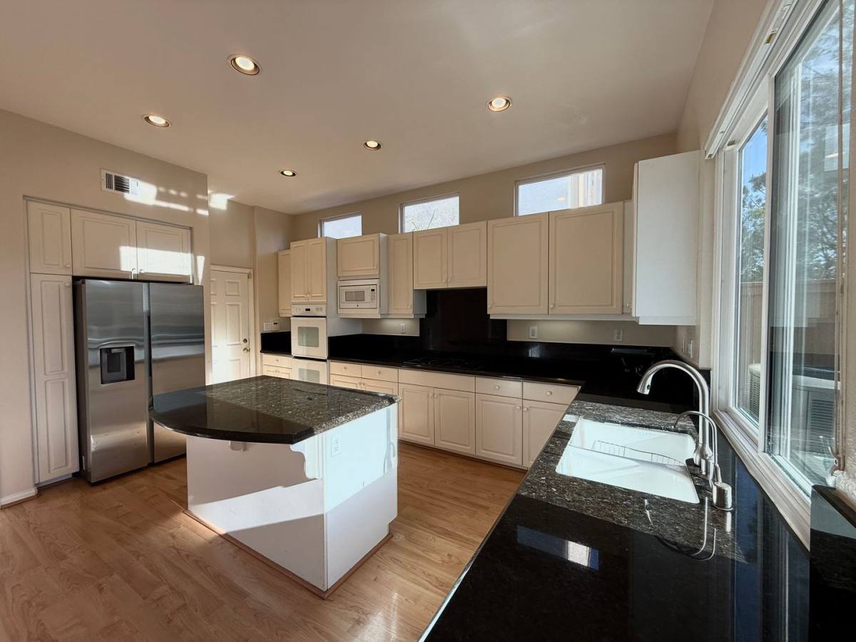11042 Corte Mar De Delfinas, San Diego, CA 92130 - House for Rent - Image 7