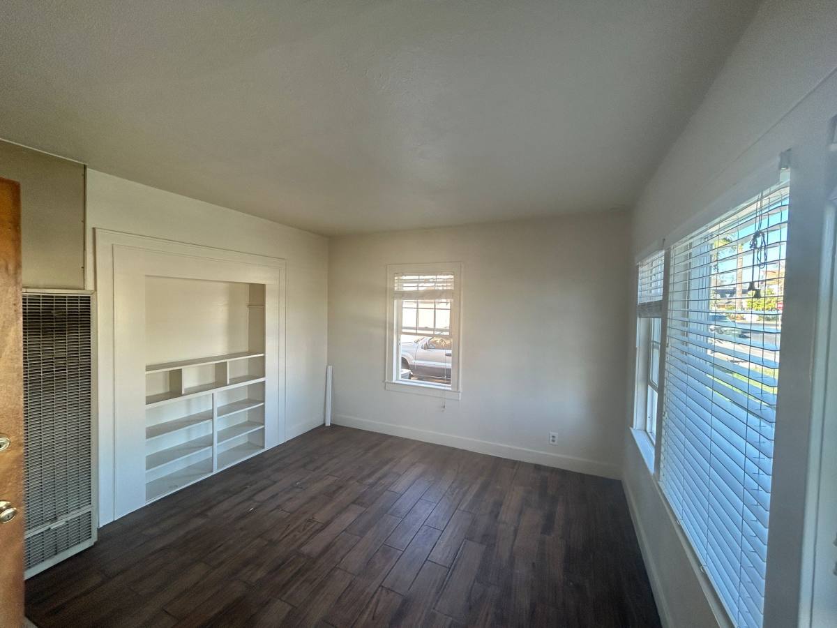 117 W Bush, Hanford, CA 93230 - Apartment for Rent - Image 2