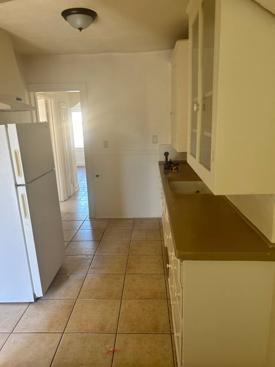 117 W Bush, Hanford, CA 93230 - Apartment for Rent - Image 8