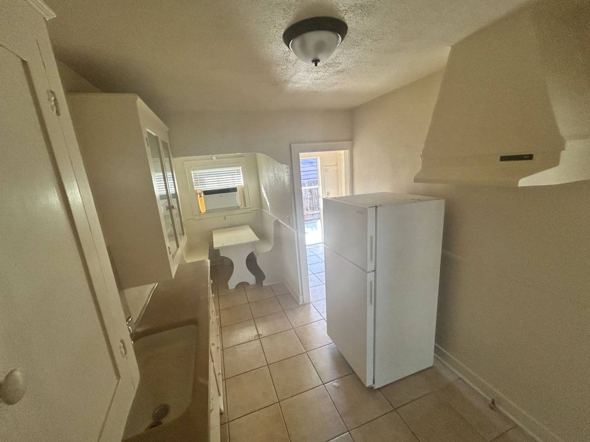 117 W Bush, Hanford, CA 93230 - Apartment for Rent - Image 7