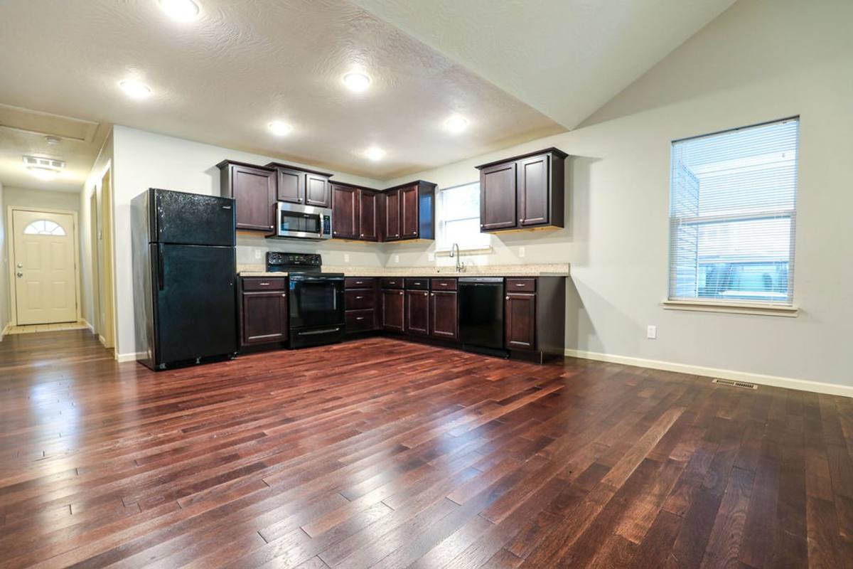 1330 S Pennsylvania, Springfield, MO 65807 - House for Rent - Image 2