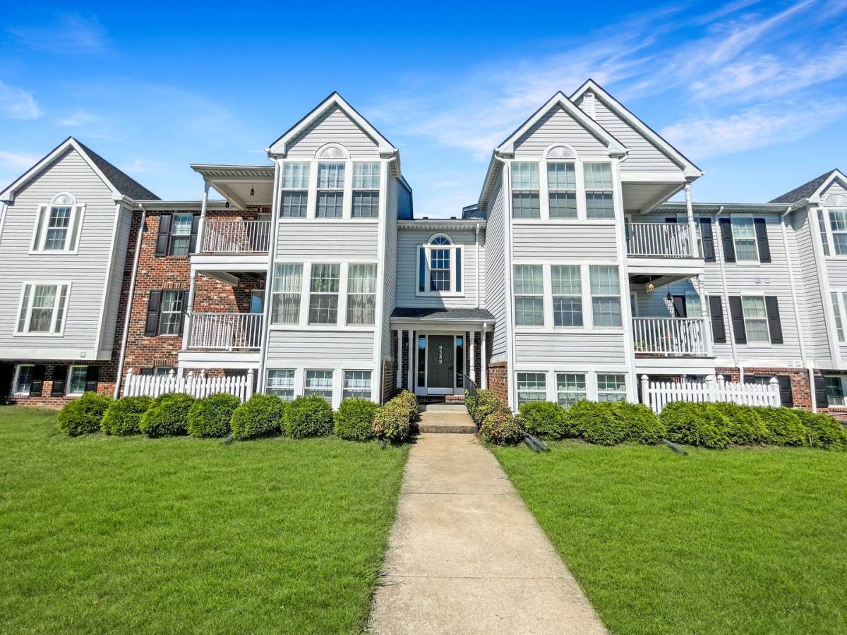 9389 Horse Castle Court #702, Glen Allen, VA 23060 - Condo for Rent - Image 1