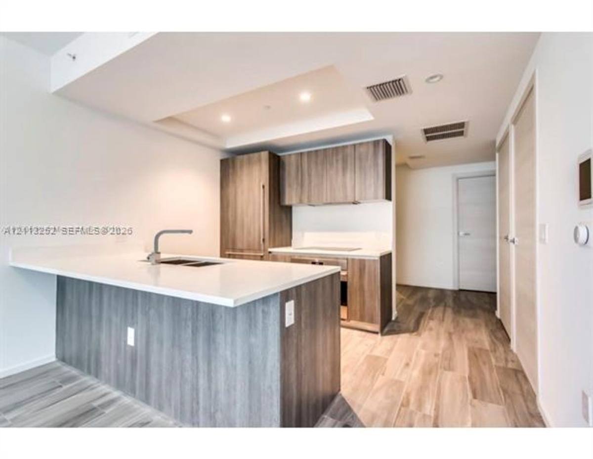Apartment for rent at 801 S Miami Ave #4406, Miami, FL 33130