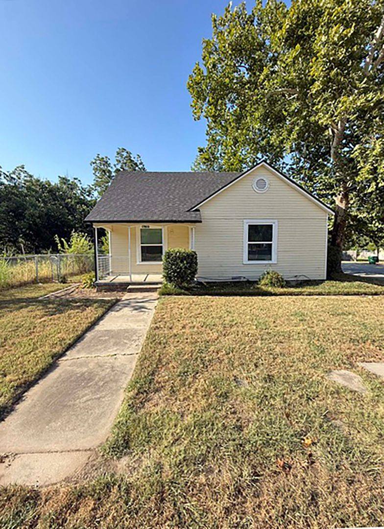 House for rent at 610 Harvey St, Gainesville, TX 76240