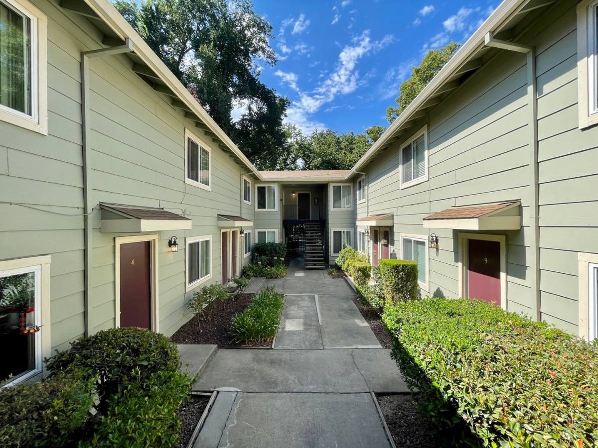 Townhouse for rent at 1421 D St, Sacramento, CA 95814