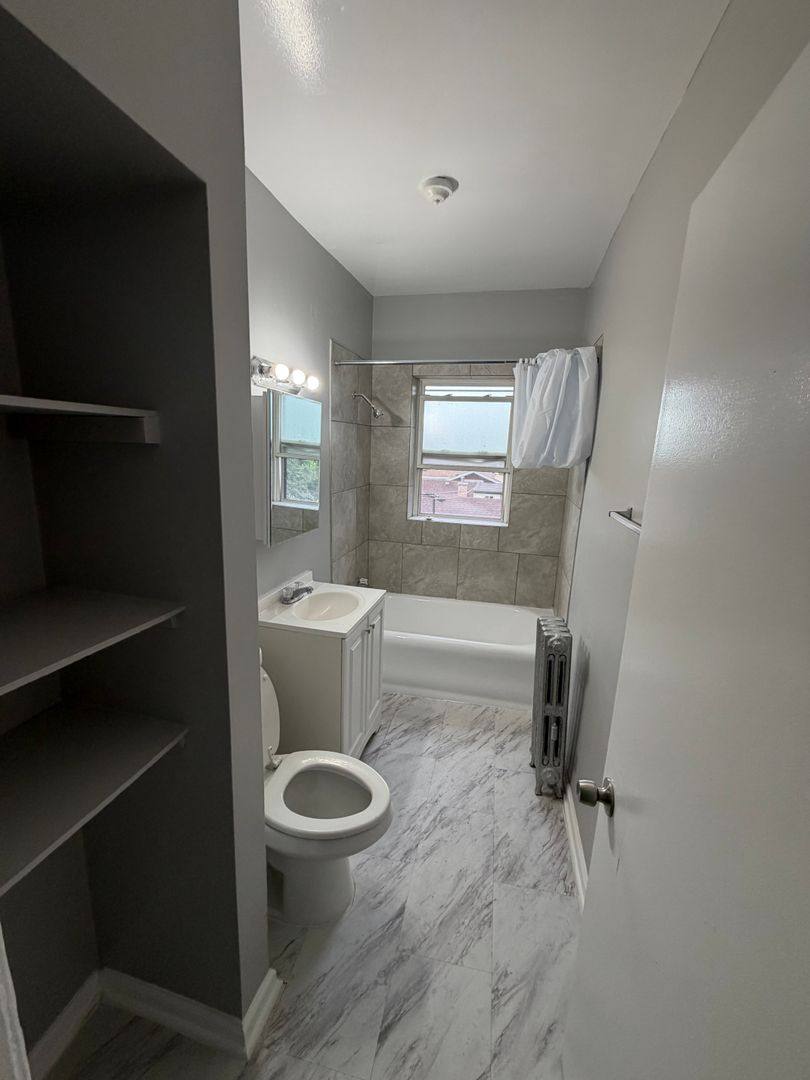 7237 S Bennett Ave, Chicago, IL 60649 - Apartment for Rent - Image 1