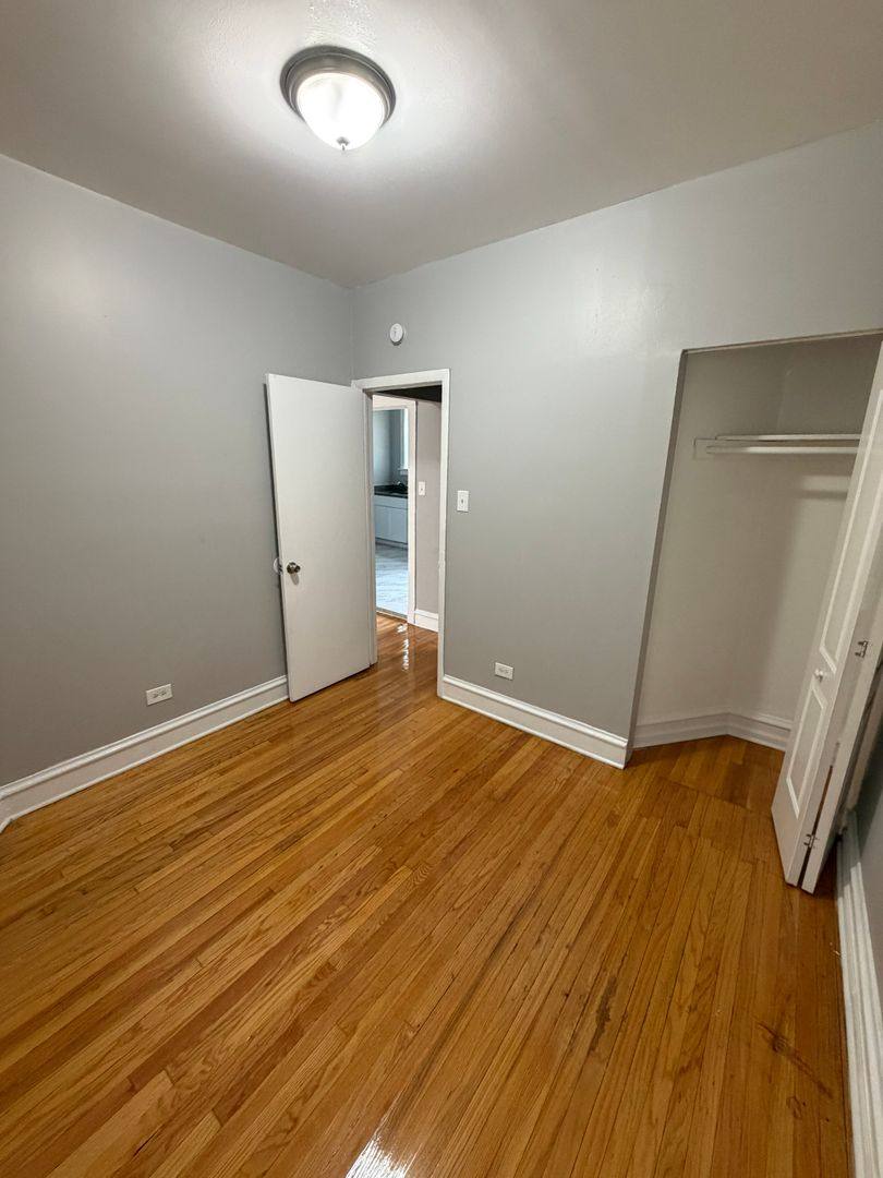 7237 S Bennett Ave, Chicago, IL 60649 - Apartment for Rent - Image 2
