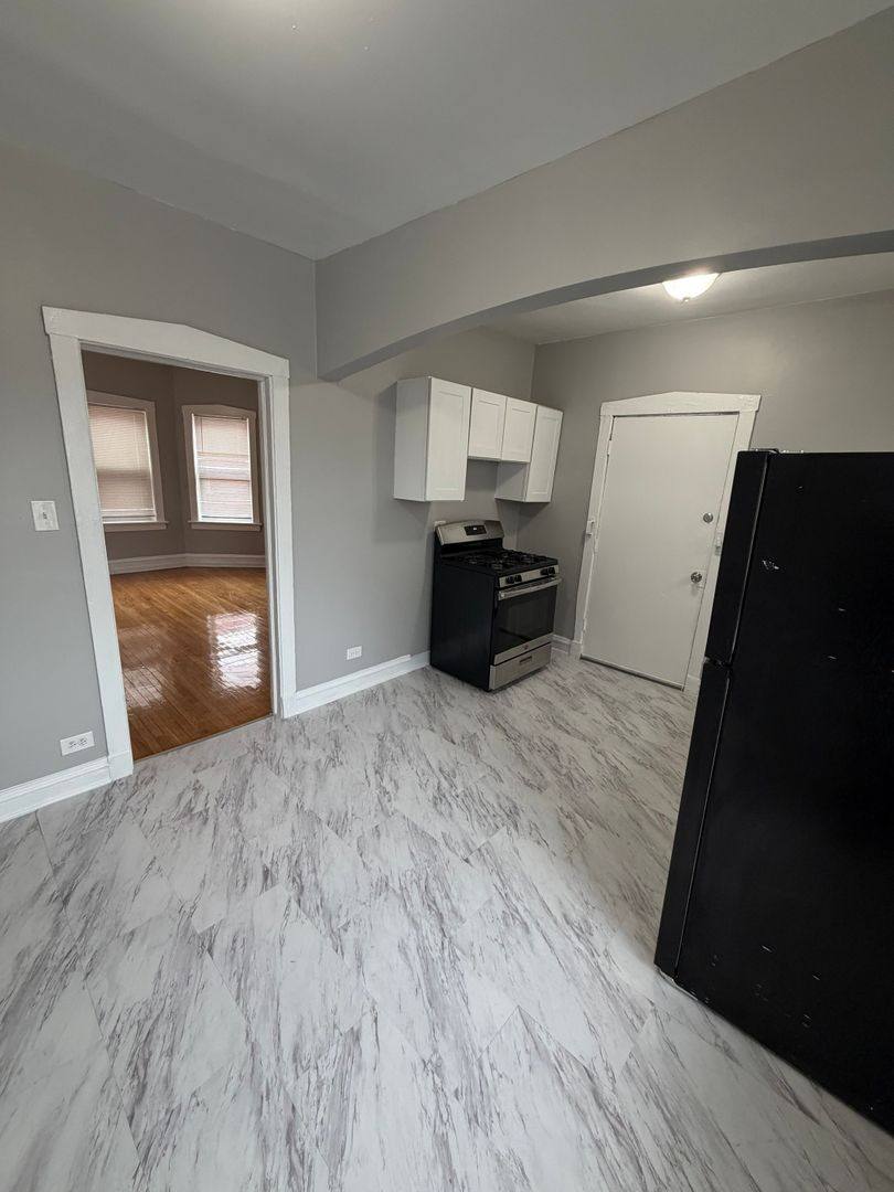 7237 S Bennett Ave, Chicago, IL 60649 - Apartment for Rent - Image 4