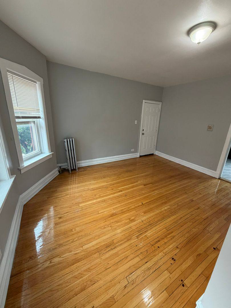 7237 S Bennett Ave, Chicago, IL 60649 - Apartment for Rent - Image 6