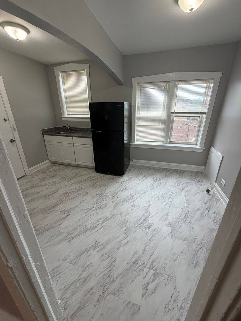 7237 S Bennett Ave, Chicago, IL 60649 - Apartment for Rent - Image 5