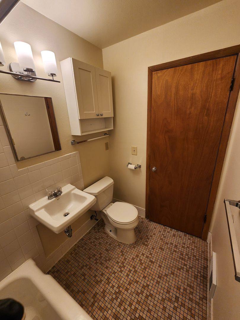 Mke 66th St, 3127 S 66th St, Milwaukee, WI 53219 - Apartment for Rent - Image 10