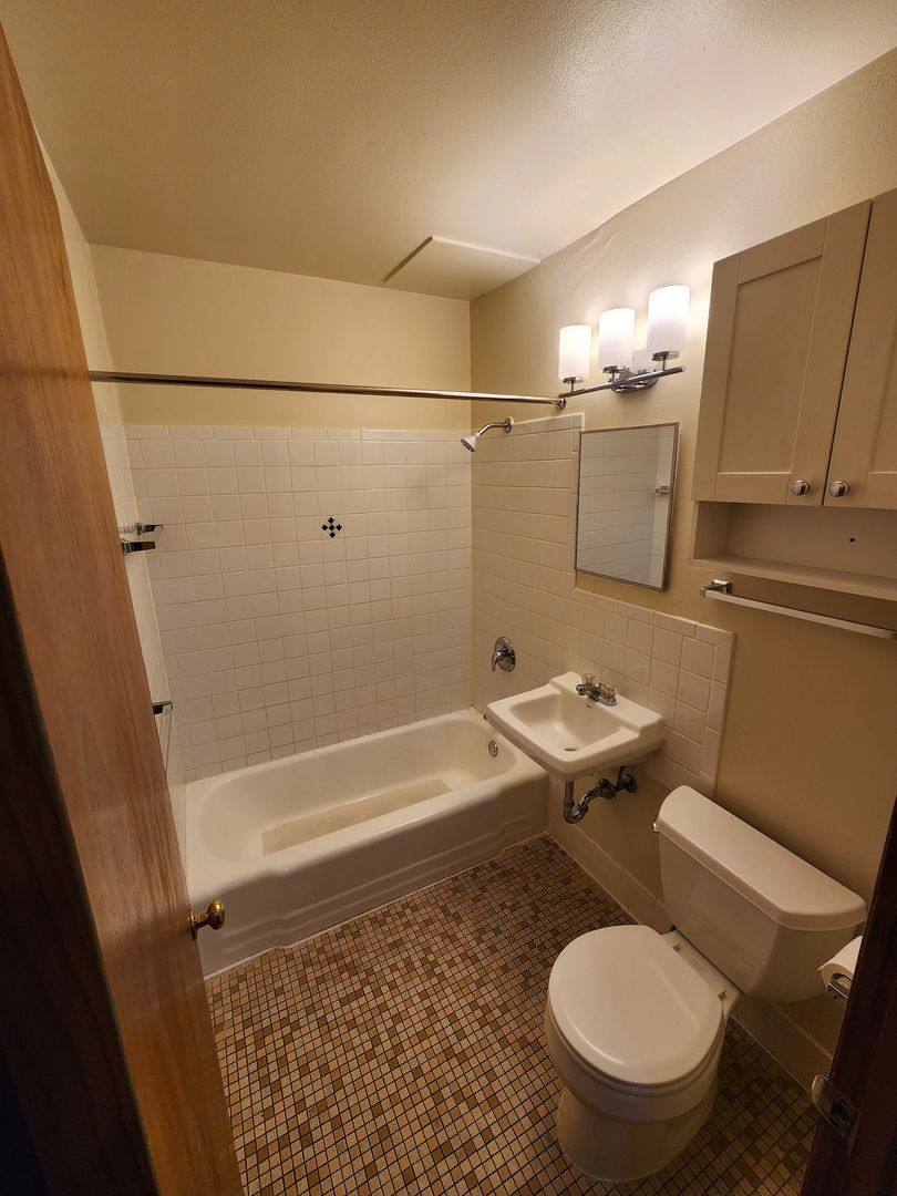Mke 66th St, 3127 S 66th St, Milwaukee, WI 53219 - Apartment for Rent - Image 9
