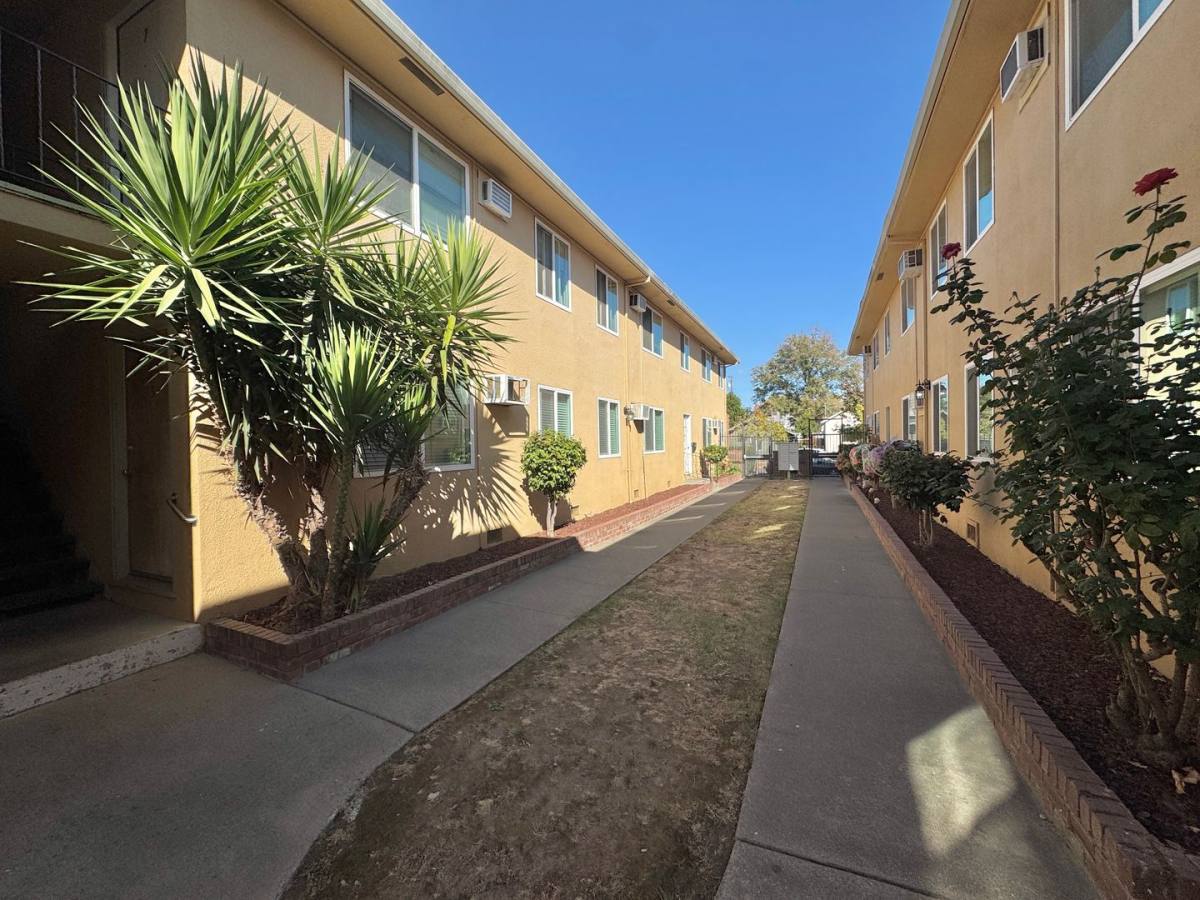 Apartment for rent at 3322-3326 Y St, Sacramento, CA 95817