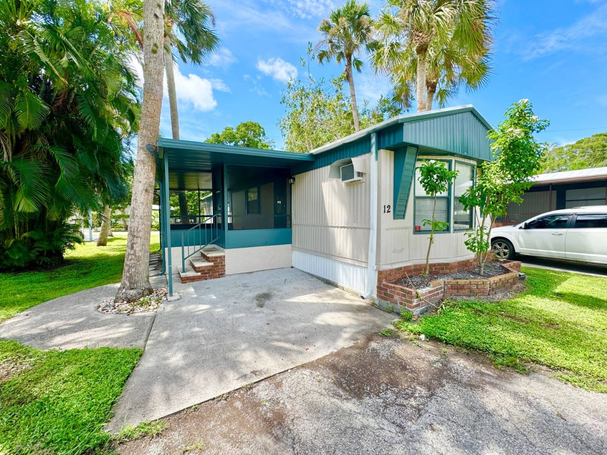 Apartment for rent at 1322 Henderson Creek Dr, Naples, FL 34114
