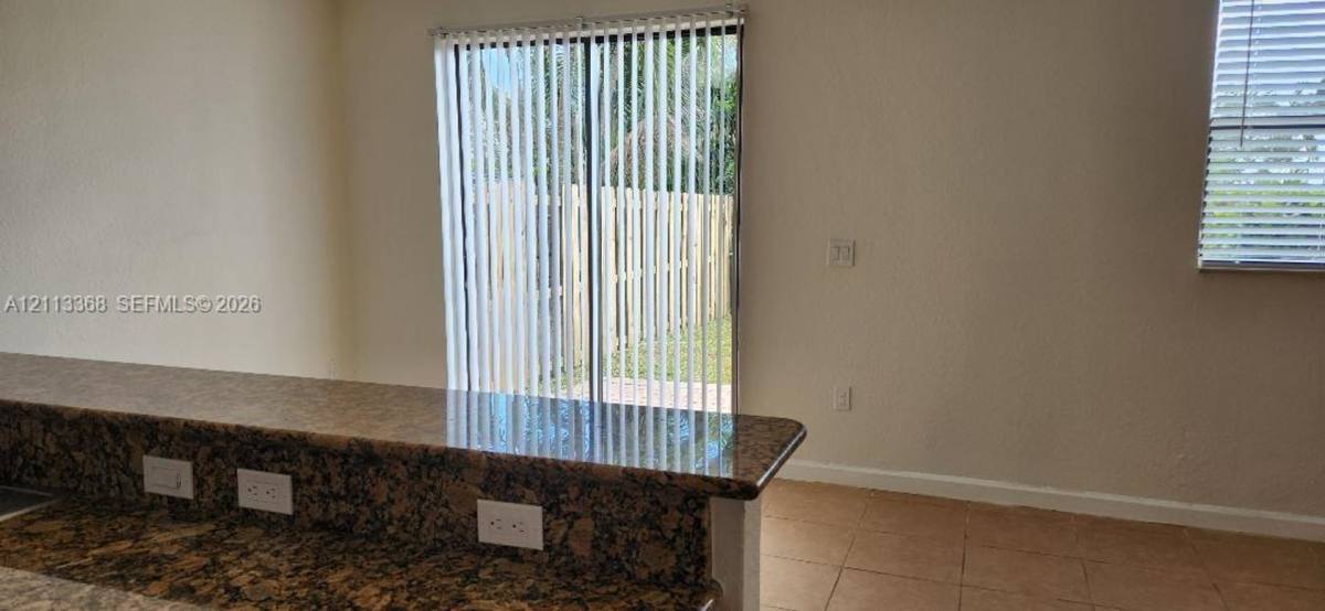 449 SE 37th Place, Homestead, FL 33033 - Townhouse for Rent - Image 2