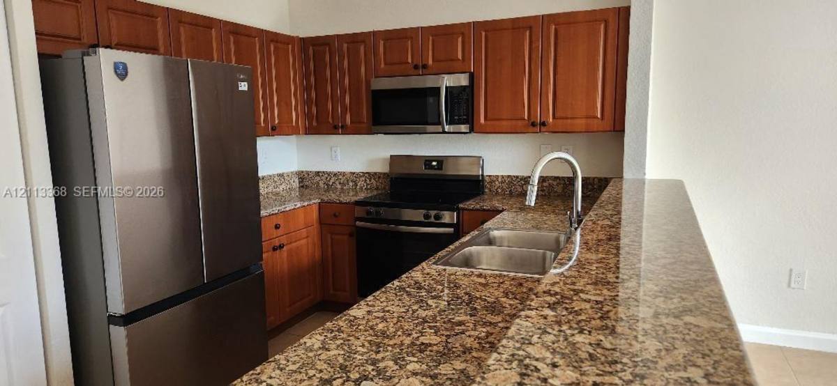 449 SE 37th Place, Homestead, FL 33033 - Townhouse for Rent