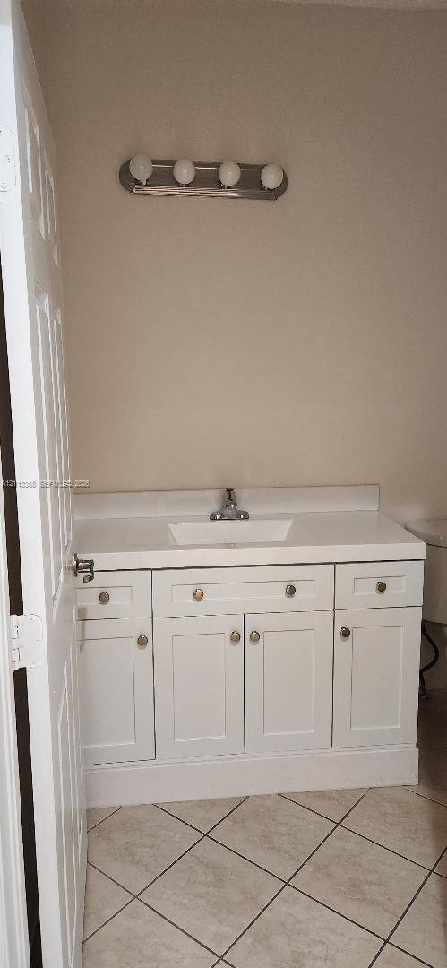 449 SE 37th Place, Homestead, FL 33033 - Townhouse for Rent - Image 6