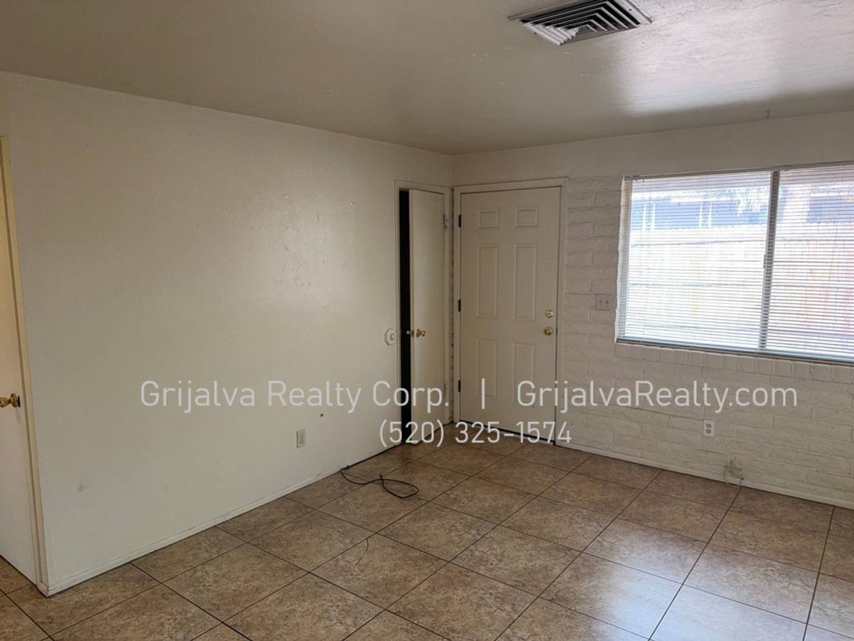 3256 E Blacklidge Dr, Tucson, AZ 85716 - Apartment for Rent - Image 3