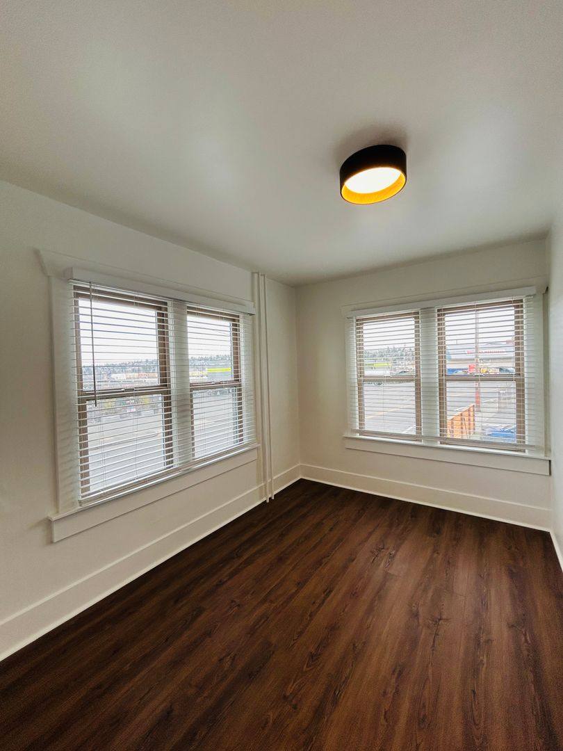 Canal, 1223 W Nickerson St, Seattle, WA 98119 - Apartment for Rent - Image 7