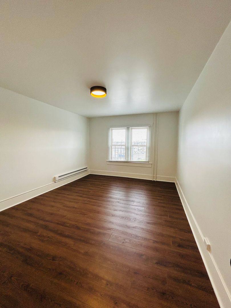 Canal, 1223 W Nickerson St, Seattle, WA 98119 - Apartment for Rent - Image 10