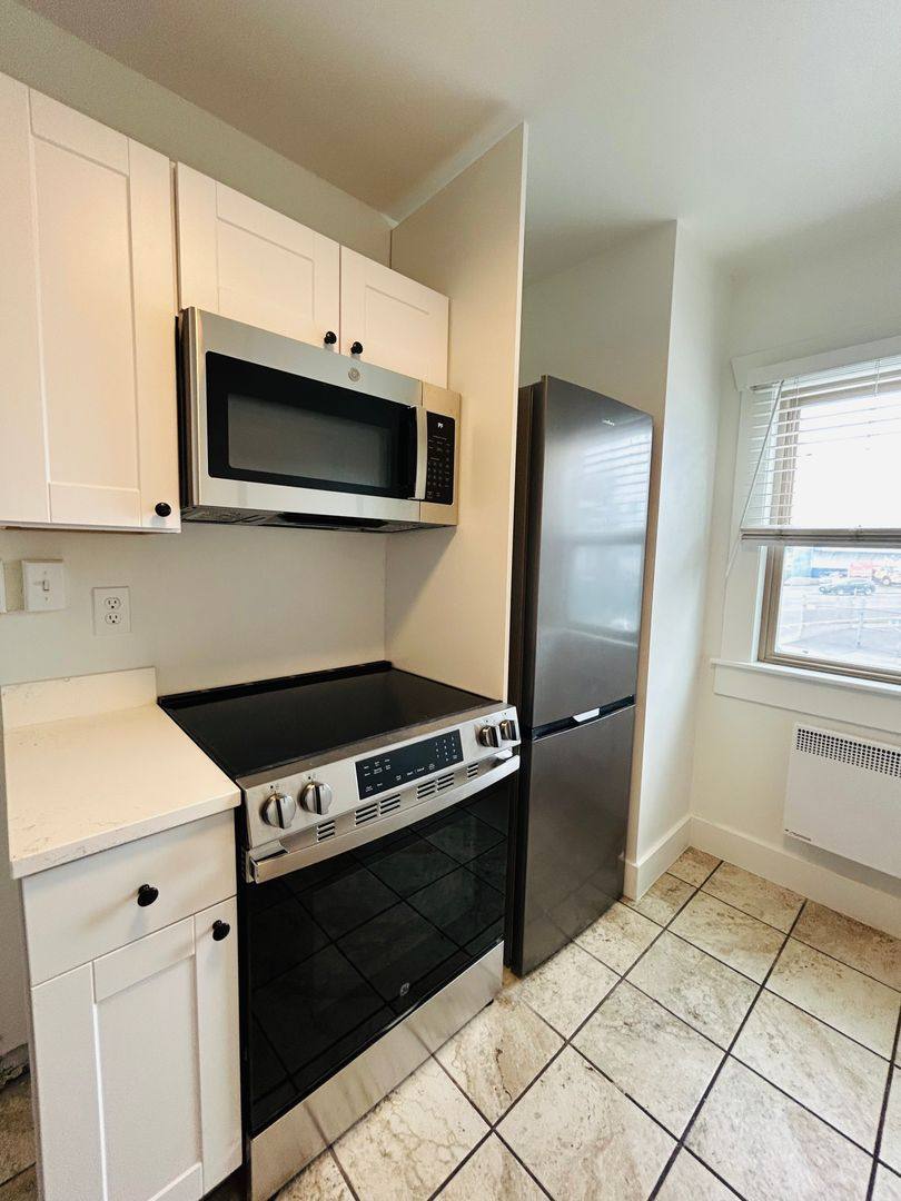 Canal, 1223 W Nickerson St, Seattle, WA 98119 - Apartment for Rent - Image 4