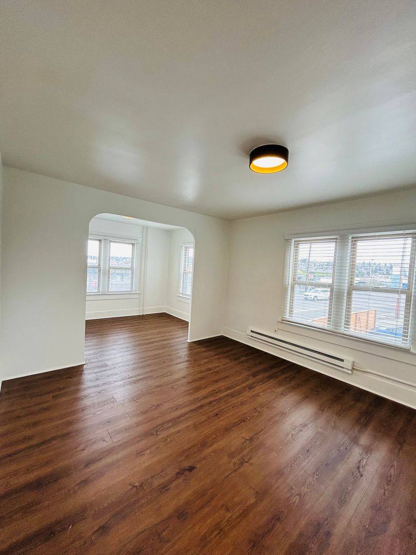 Canal, 1223 W Nickerson St, Seattle, WA 98119 - Apartment for Rent - Image 1