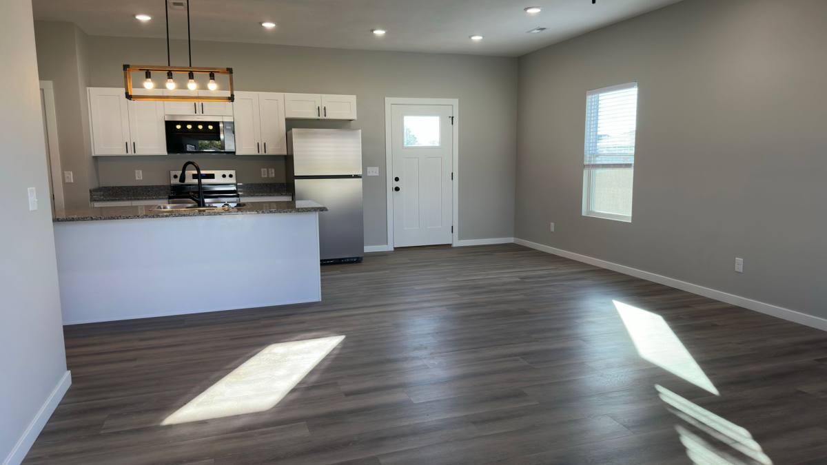 880 S Spring Hill Ave, Springfield, MO 65802 - House for Rent - Image 4