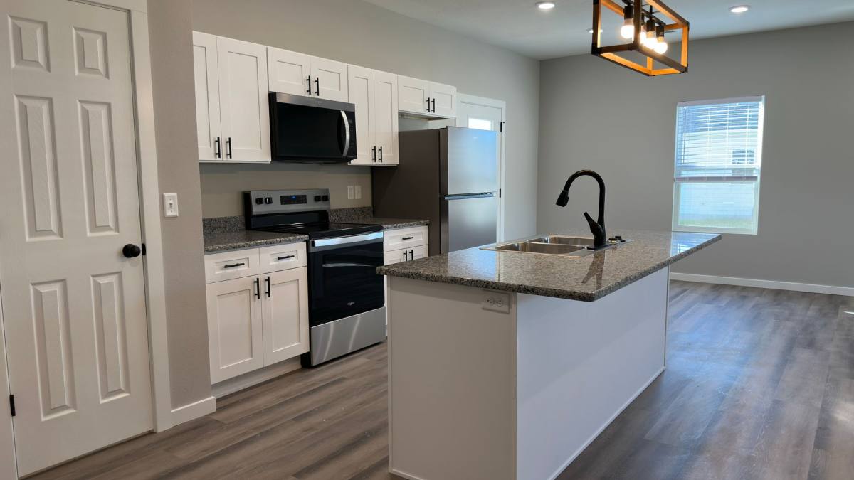 880 S Spring Hill Ave, Springfield, MO 65802 - House for Rent - Image 3