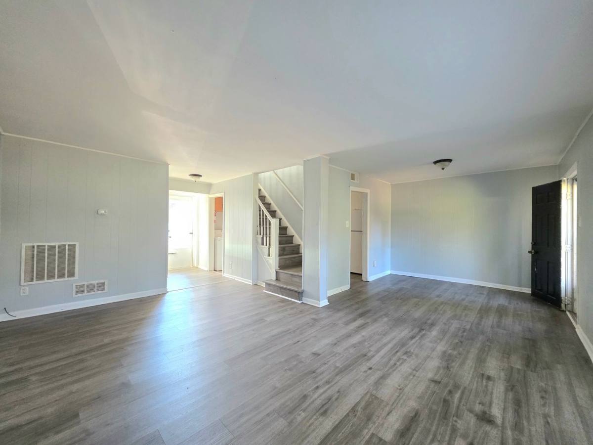 Townhouse for rent at 19 S Cannon Dr, Wilmington, DE 19809