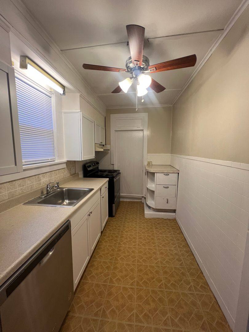 228 S W St, Carlisle, PA 17013 - Apartment for Rent - Image 2