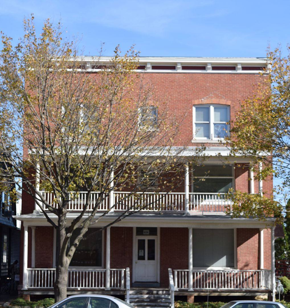 Apartment for rent at 624 S Clinton, Iowa City, IA 52240