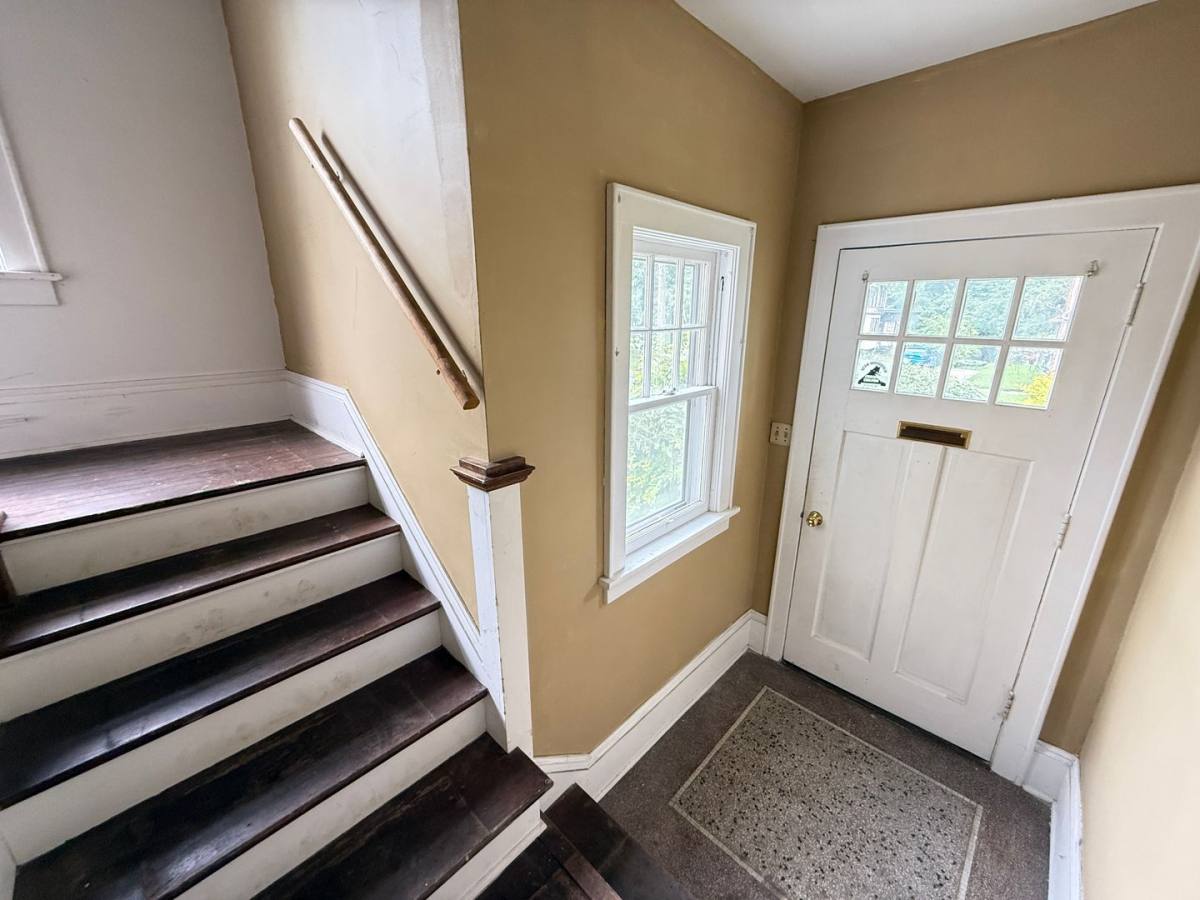 811 2nd St, Jackson, MI 49203 - House for Rent - Image 3