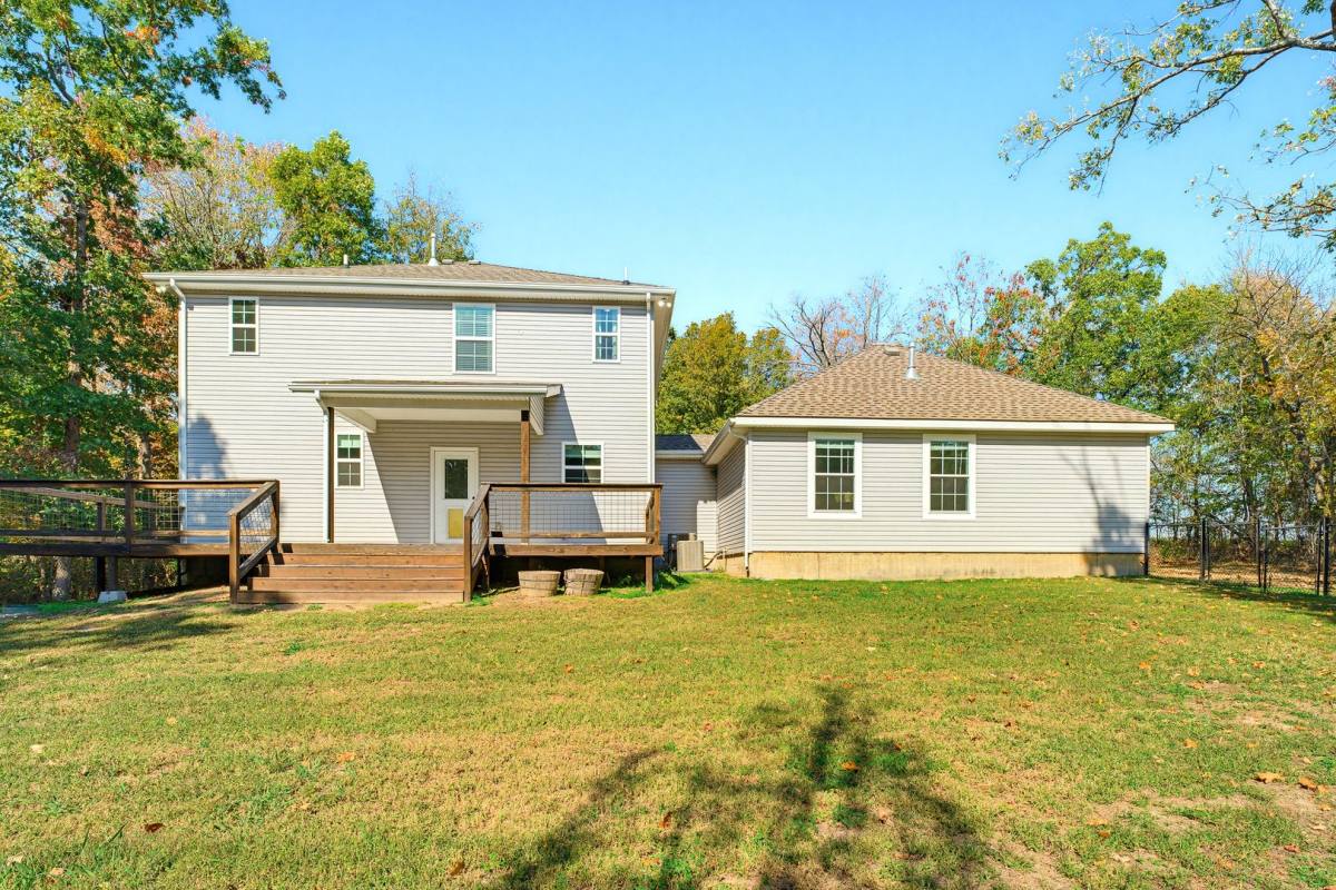 House for rent at 109 11th Ave SE, Gravette, AR 72736
